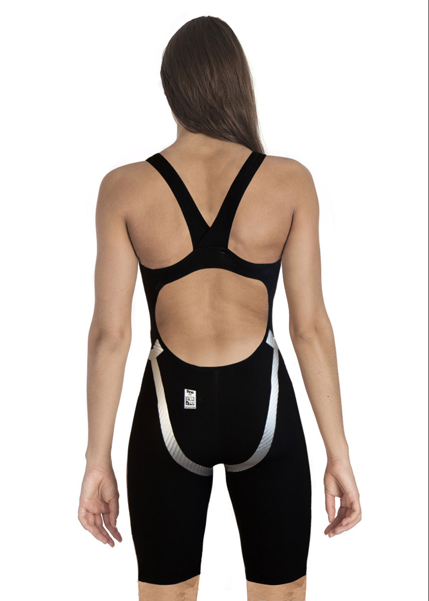 Front view d'une femme portant Akron Womens Ultraskin Limited Edition Openback Kneesuit - Black