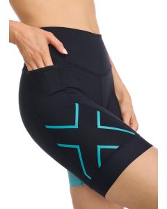 Closeup side view of woman with hand in the right pocket wearing 2XU Women's Core 7 Inch Tri Short - Black/ Porcelain