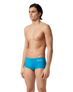 Face à face d'un homme debout de côté portant Akron Gus 14cm Trainer Swim Trunk - Montecarlo Blue